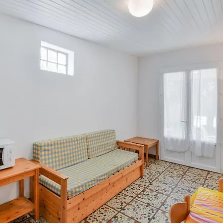 Vakantiehuis Elegant Holiday In Saint-savinien With Terrace *
