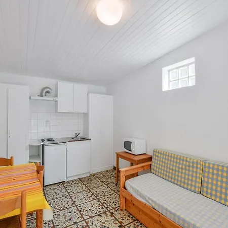 Vakantiehuis Elegant Holiday In Saint-savinien With Terrace