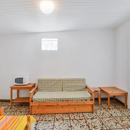 Vakantiehuis Elegant Holiday In Saint-savinien With Terrace Saint-Savinien